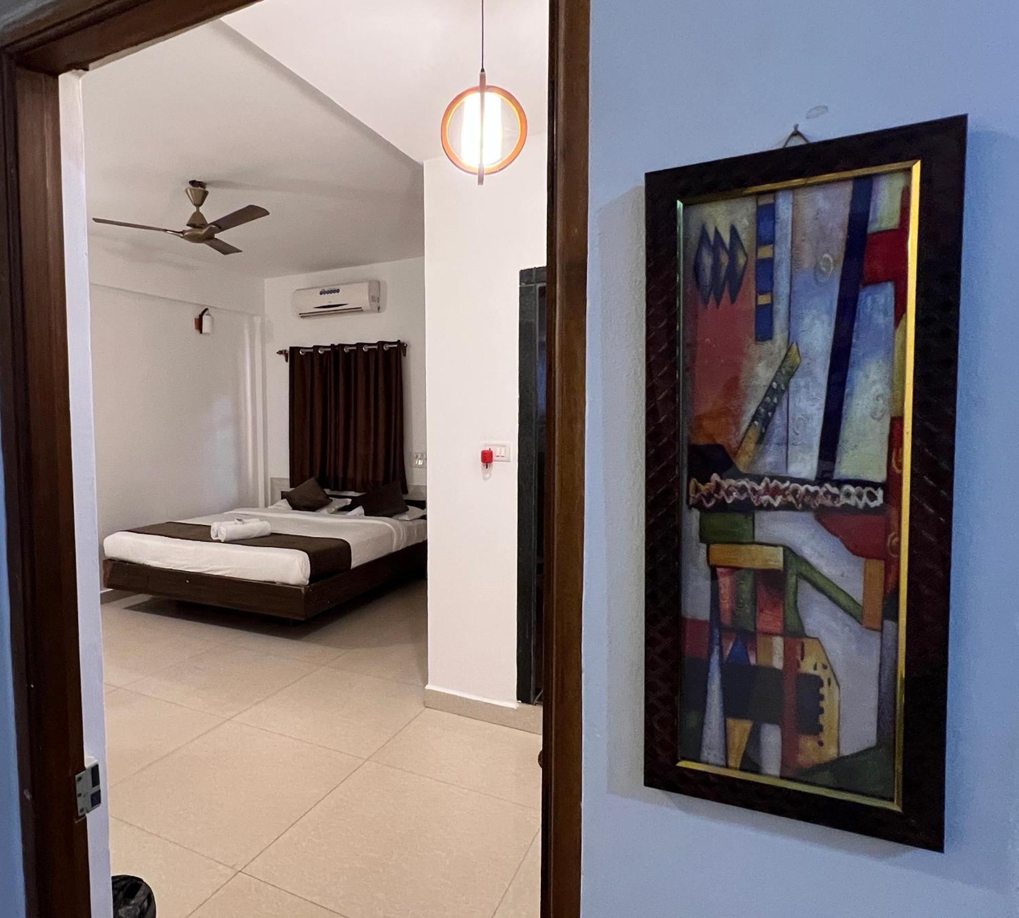 Aura Rooms & Swimming Pool, Calangute Exterior photo